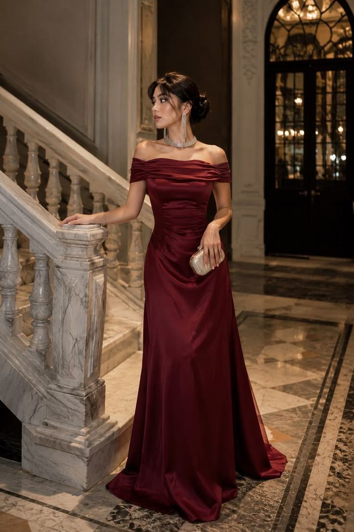 Referência de vestido longo bordô
