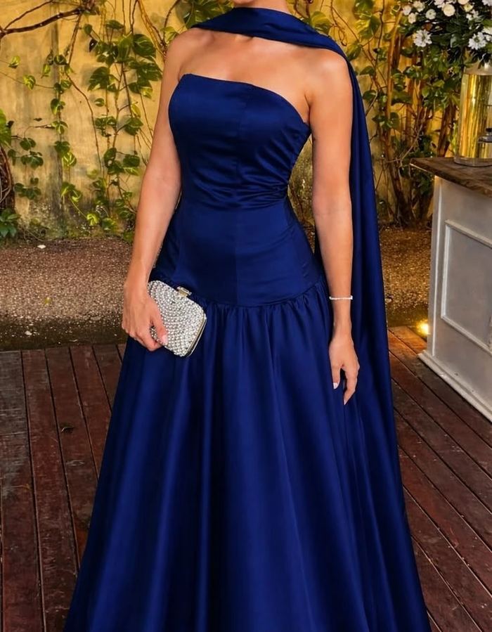 Referência de vestido longo para o traje feminino